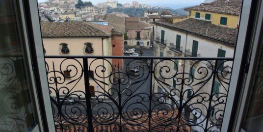 Rif.18/23 VENDESI APPARTAMENTO PANORMAMICO NEL CENTRO STORICO
