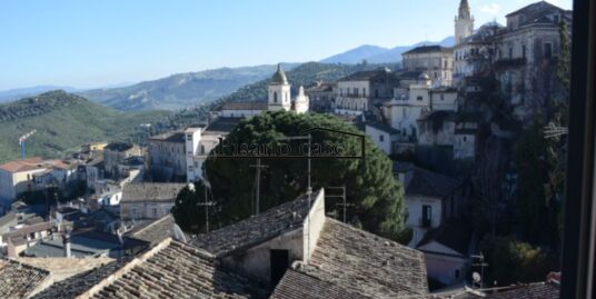 Rif. 13/25 VENDESI APPARTAMENTO RISTRUTTURATO NEL CUORE DEL CENTRO STORICO